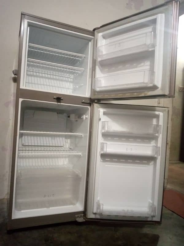 Pel freezer for sale only 7 months used aur abhi  5sal ki warranty hai 7