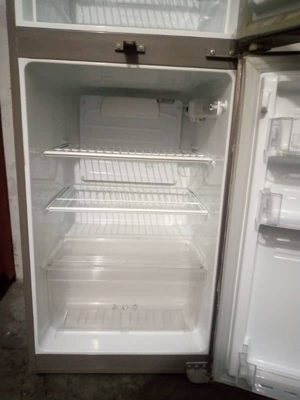 Pel freezer for sale only 7 months used aur abhi  5sal ki warranty hai 10