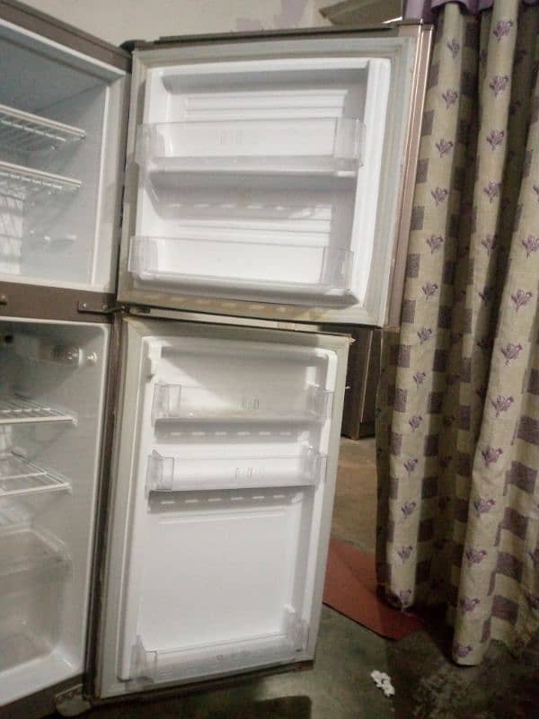 Pel freezer for sale only 7 months used aur abhi  5sal ki warranty hai 11