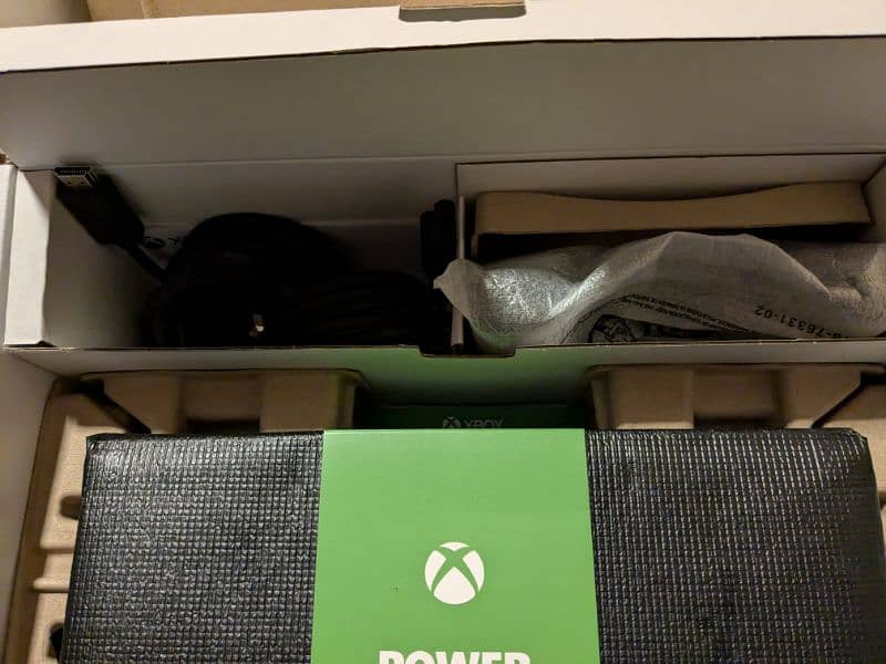 XBOX SERIES S 1 TB BRAND NEW 2