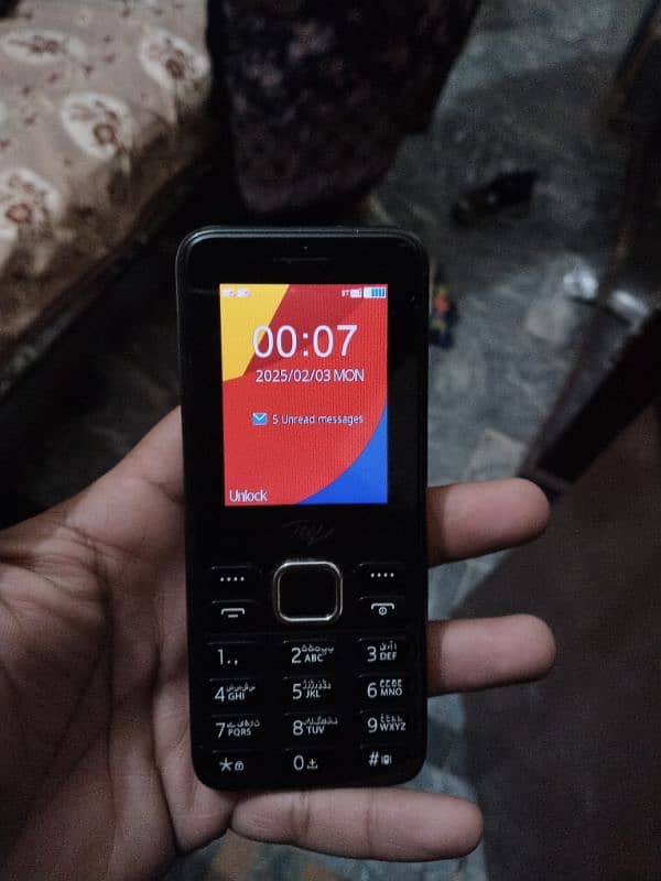 Itel  it5200 Black Colour 1