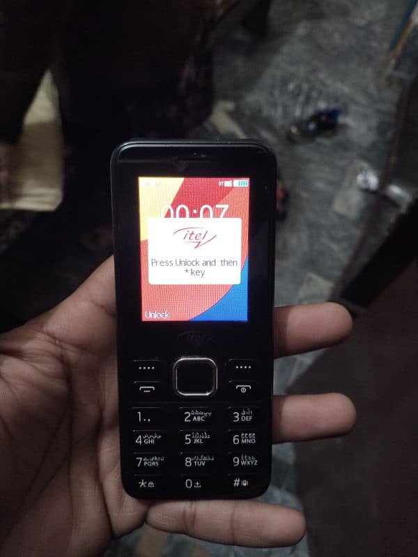 Itel  it5200 Black Colour 2