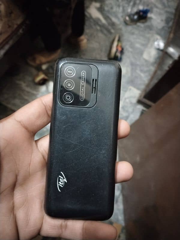 Itel  it5200 Black Colour 3