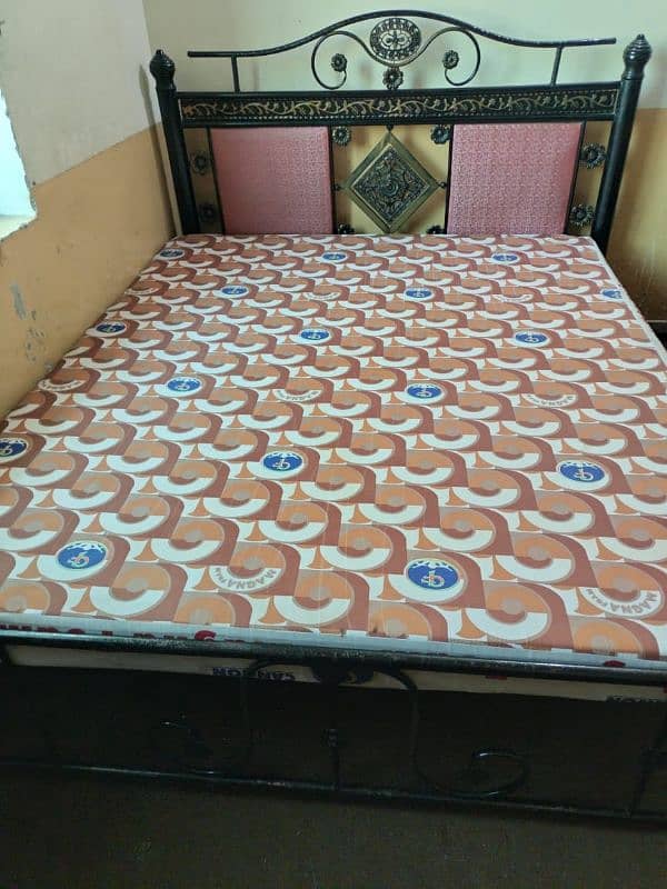 Iron bed and matress 0