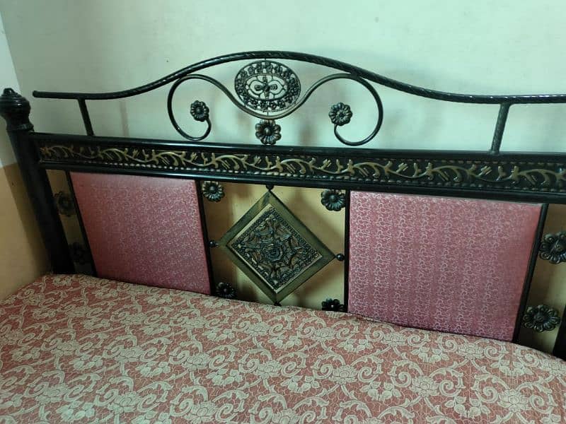 Iron bed and matress 5