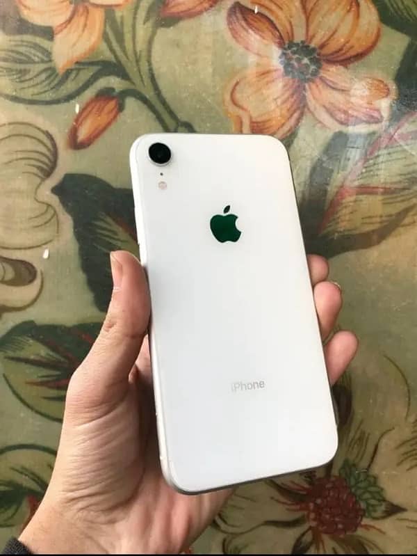 IPhone xr Non pta 64 Gb water pack phone call 03144997342 what app 2