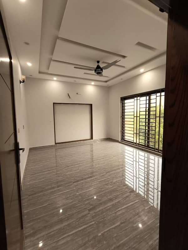 10 Marla House For Rent In DHA Phase 4 Prime Location! 7