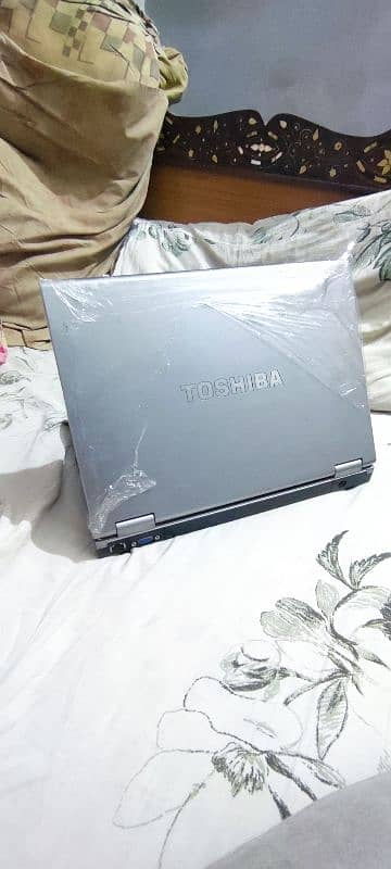 Toshiba laptop 2gb/512gb SSD +80gb hard  full ok working 1