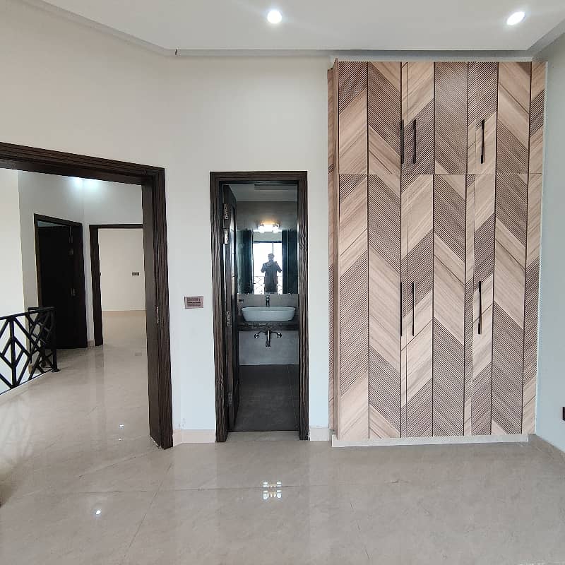 10 Marla House For Rent 4 Bedroom With Attached Bathroom Tv Lounge DD Kitchen Store Servant Quarter Powder Room Private Finish Corner Mien Road Rent 140000/- 1