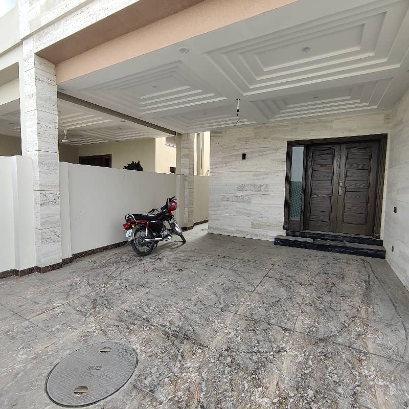 10 Marla House For Rent 4 Bedroom With Attached Bathroom Tv Lounge DD Kitchen Store Servant Quarter Powder Room Private Finish Corner Mien Road Rent 140000/- 18