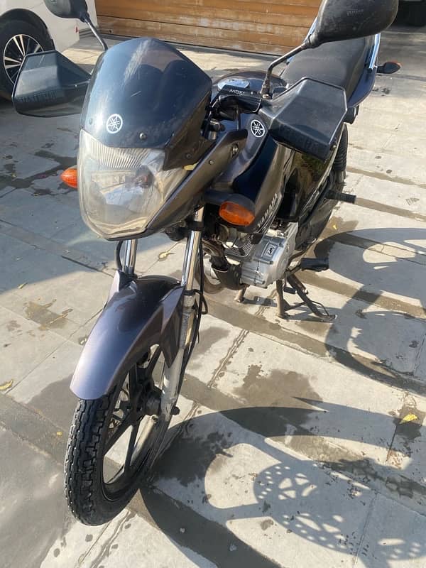 Yamaha YBR 125 2017 Grey Colour 3