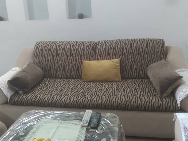 7 seaters solid almost new clean sofa 1