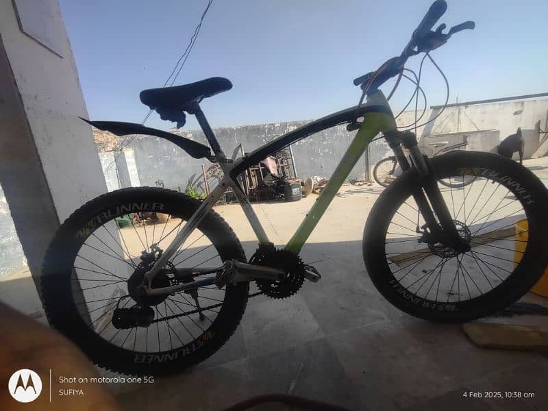 Stylish mountain bike with working gears and jumps 1