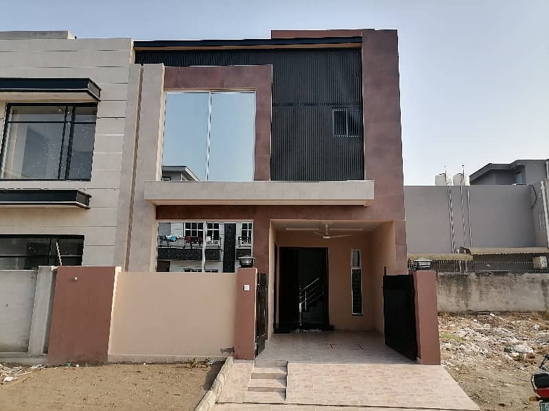 Buy A Centrally Located 5 Marla House In Green City 0