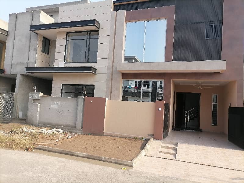 Buy A Centrally Located 5 Marla House In Green City 1