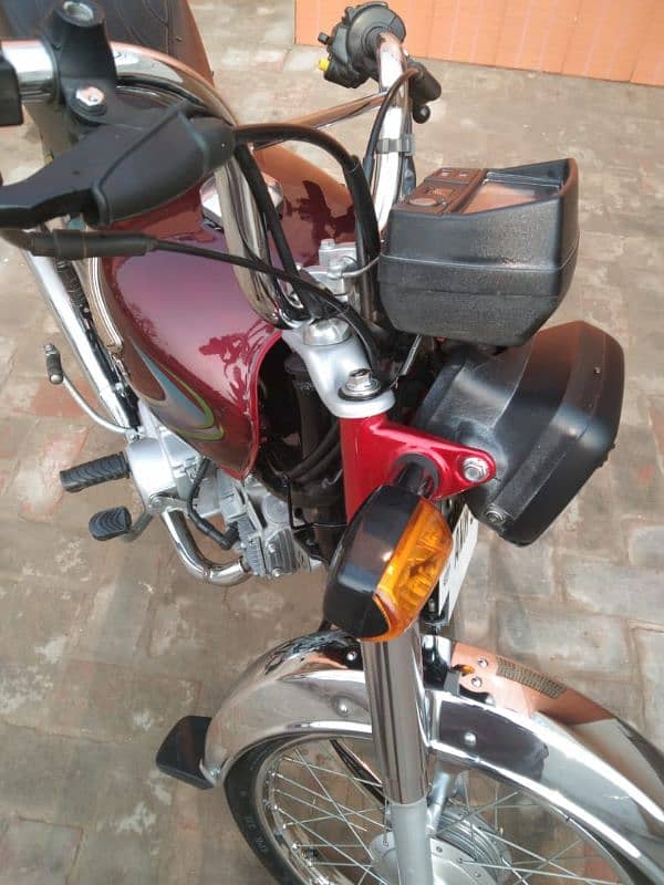 Honda CD 70 for sale in new condition 7