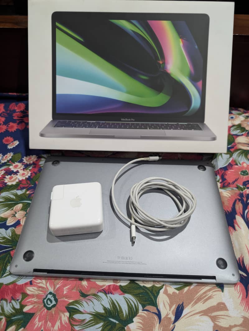 macbook pro apple m1  8GBRAM/256GB  laptop 7