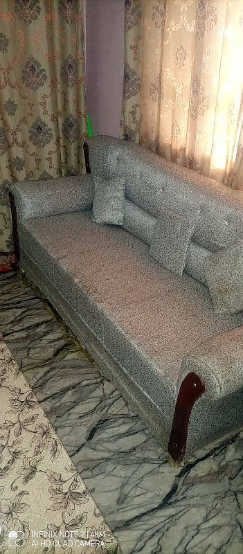 5 seater sofa celan condition 1