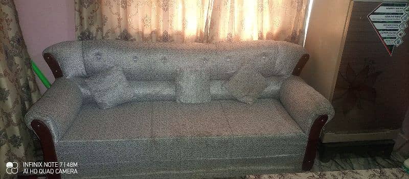 5 seater sofa celan condition 2