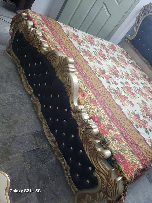 Queen bed set for sale 1