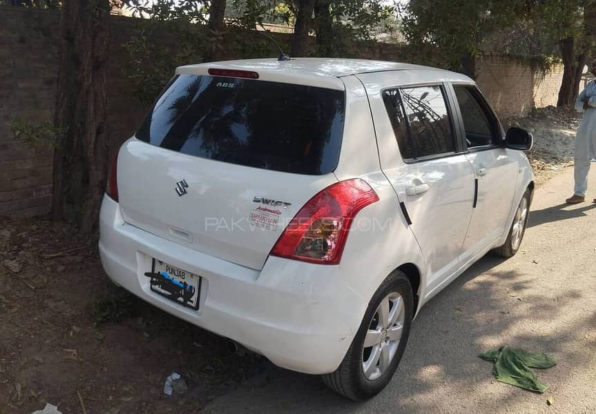 Suzuki Swift DLX Automatic 1.3 Navigation 2018 4