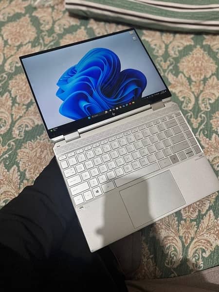 Hp spectre x 360 with touch pen 8