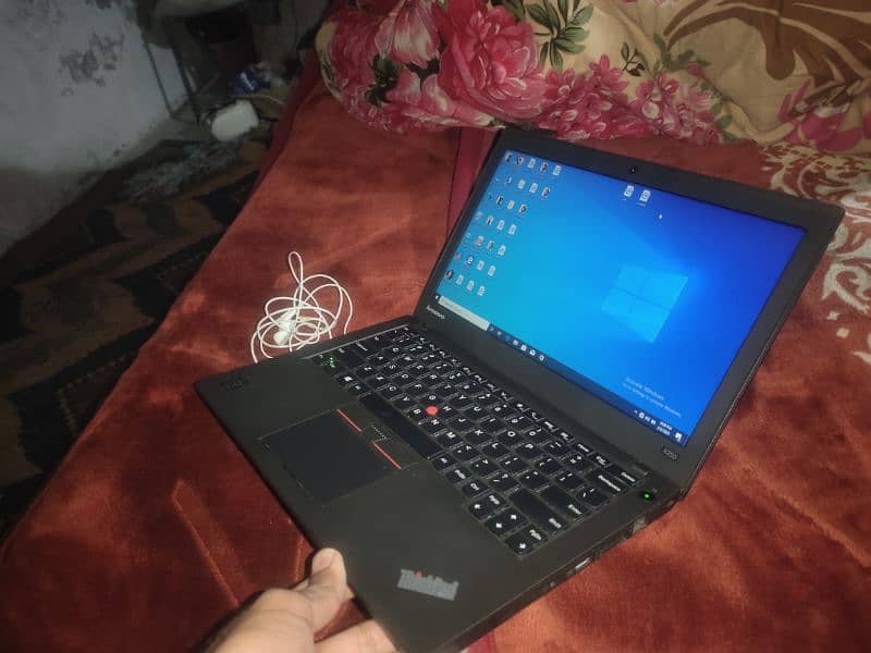 Lenovo ThinkPad X250  Laptop  Core i5 5th Generation 8 GB RAM 128 GB 3