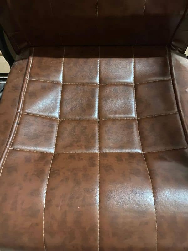 Beautiful revolving leather chair 5