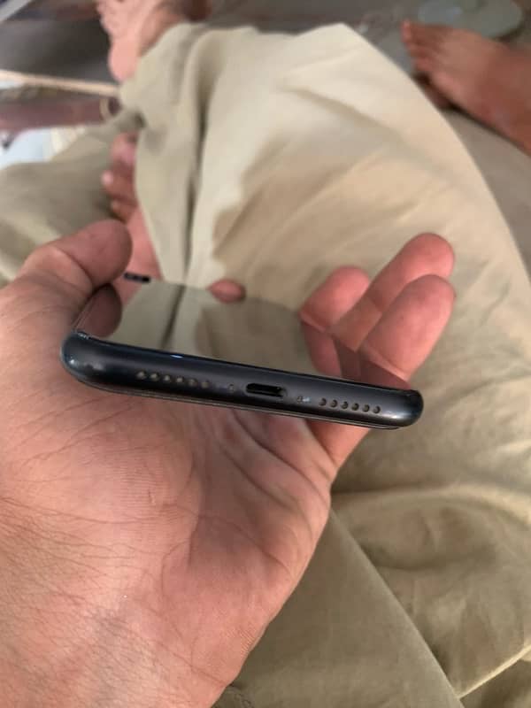 iPhone XR 84 health 64 gb no oprn no repair Face ID True Tone okay a 3