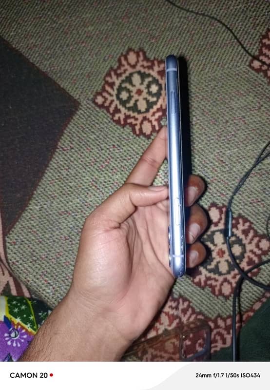 iPhone 11 jv 64gb with charger 9