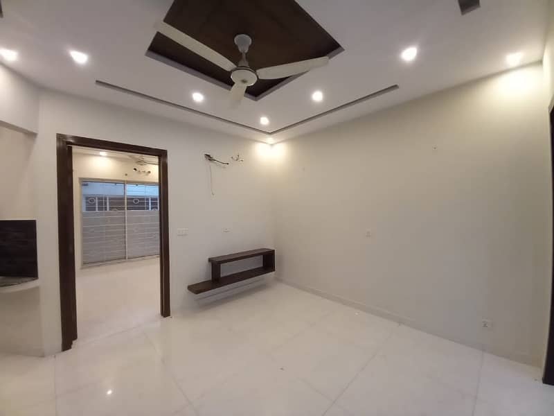 DHA Phase 6 - Block D House Sized 5 Marla For rent 2