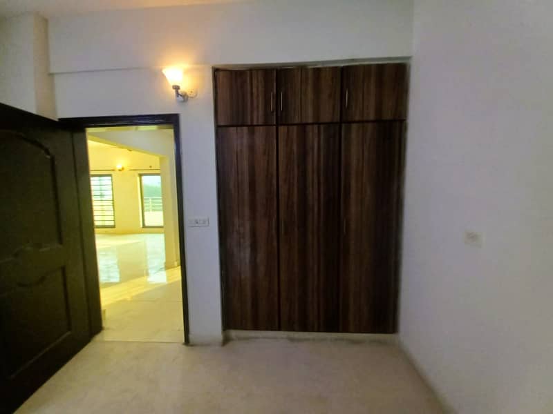 10 MARLA FAMILY APARTMENT FOR SALE IN ASKARI 11 SECTOR B 2