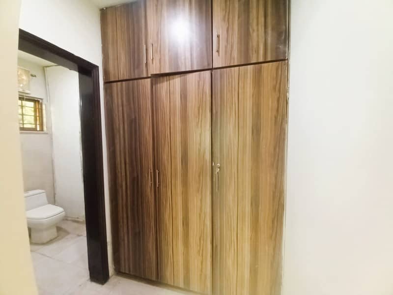 10 MARLA FAMILY APARTMENT FOR SALE IN ASKARI 11 SECTOR B 3