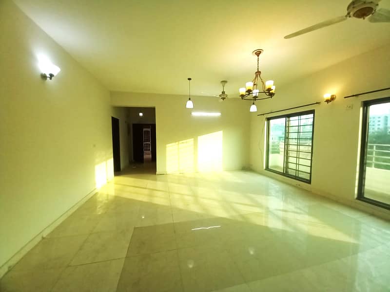 10 MARLA FAMILY APARTMENT FOR SALE IN ASKARI 11 SECTOR B 4