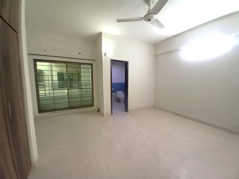 10 MARLA FAMILY APARTMENT FOR SALE IN ASKARI 11 SECTOR B 6