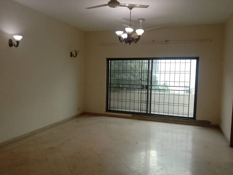 1 Kanal Full House Available For Rent In DHA Phase 1 10