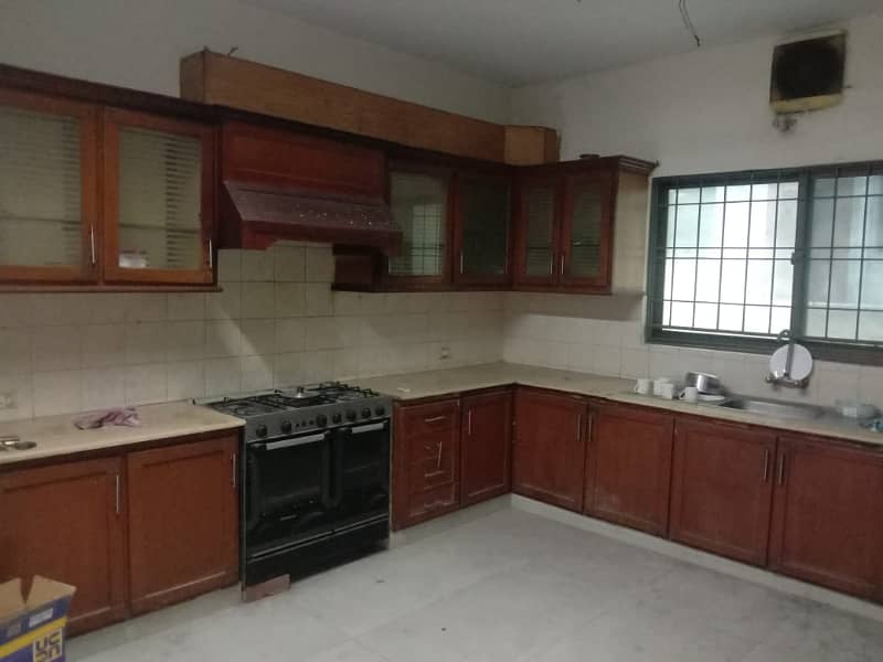 1 Kanal Full House Available For Rent In DHA Phase 1 11