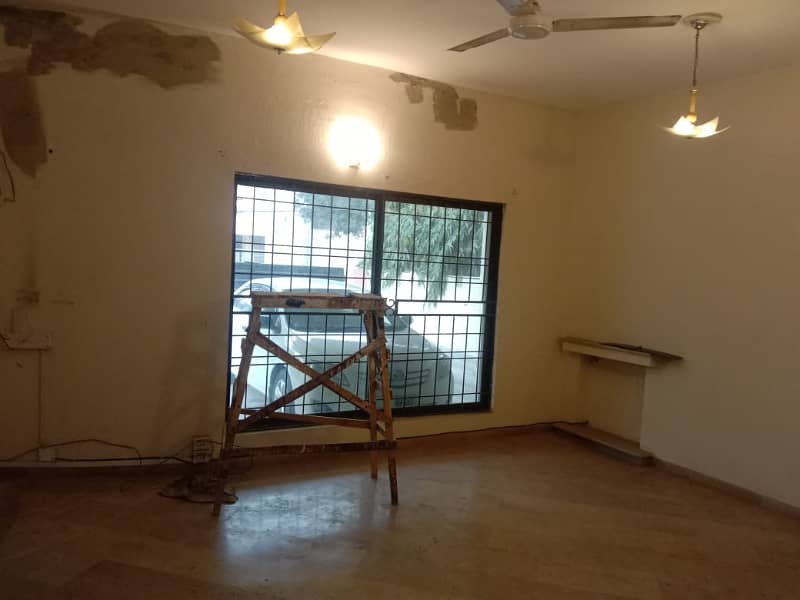 1 Kanal Full House Available For Rent In DHA Phase 1 12