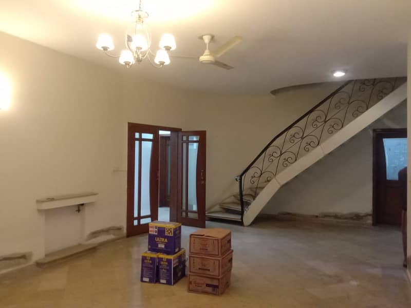 1 Kanal Full House Available For Rent In DHA Phase 1 16