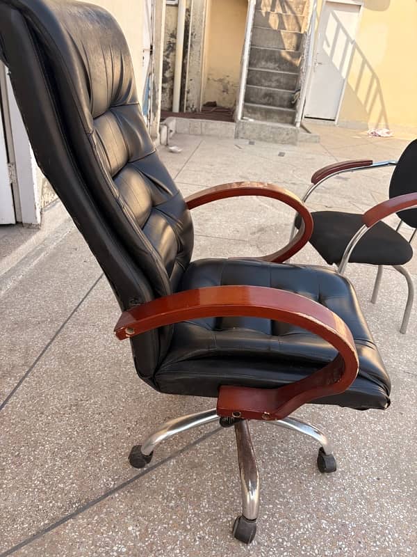 Office Chairs in good condition for sale 3