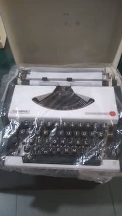 OLYMPIA Typewriter portable