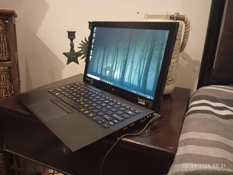 Toshiba detachable screen laptop for urgent sale 1