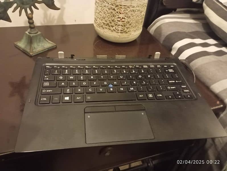 Toshiba detachable screen laptop for urgent sale 4