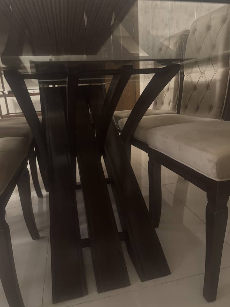 Dinning table with chairs 3