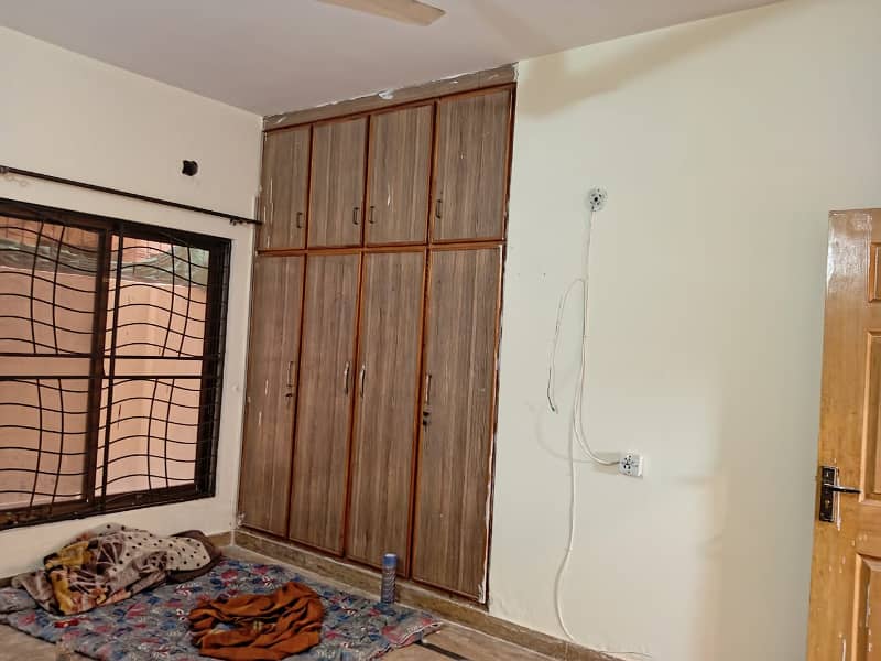 ROOM AVAILABLE FOR RENT IN JOHAR TOWN PHASE 1 F BLOCK ONYL FEMALES. 4