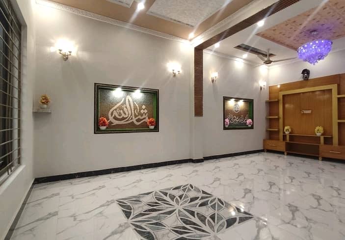 Buy your ideal 10 Marla House in a prime location of Lahore 0