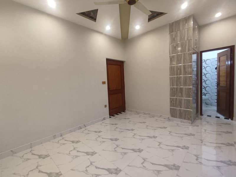 Buy your ideal 1 Kanal House in a prime location of Lahore 9