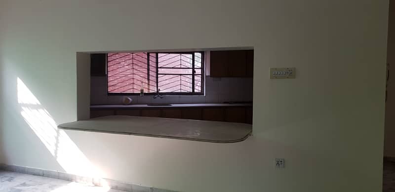 1 Kanal Upper Portion Available For Small Family 1