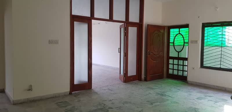 1 Kanal Upper Portion Available For Small Family 4