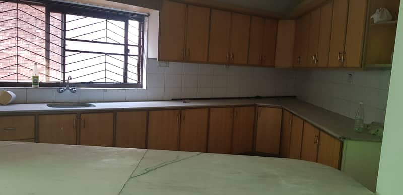 1 Kanal Upper Portion Available For Small Family 8